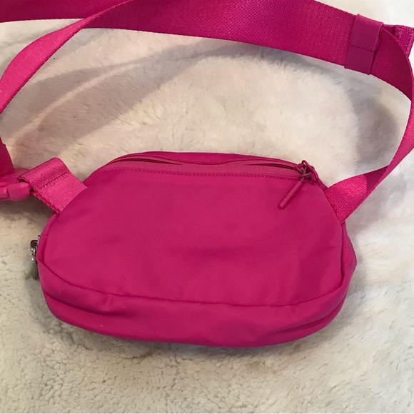 Lululemon Sonic Pink Everywhere Belt Bag 1L - Picture 4 of 4